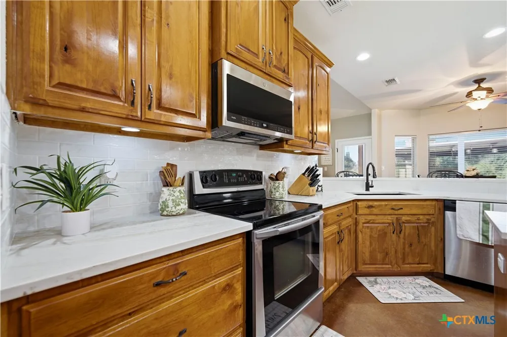 1413 Country Hills Drive La Vernia, TX 78121