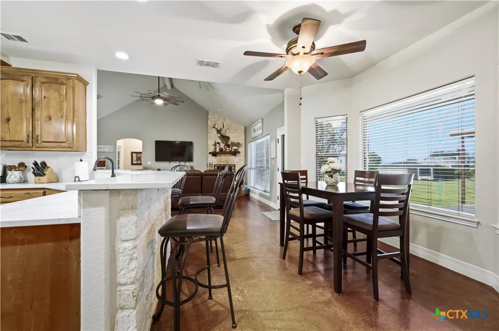 1413 Country Hills Drive La Vernia, TX 78121