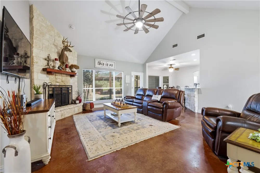 1413 Country Hills Drive La Vernia, TX 78121