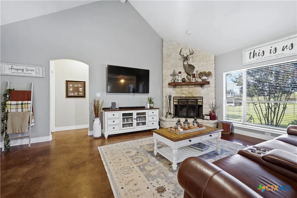 1413 Country Hills Drive La Vernia, TX 78121