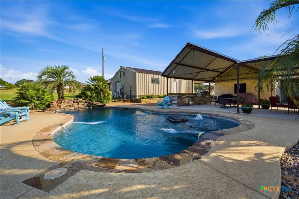 1413 Country Hills Drive La Vernia, TX 78121