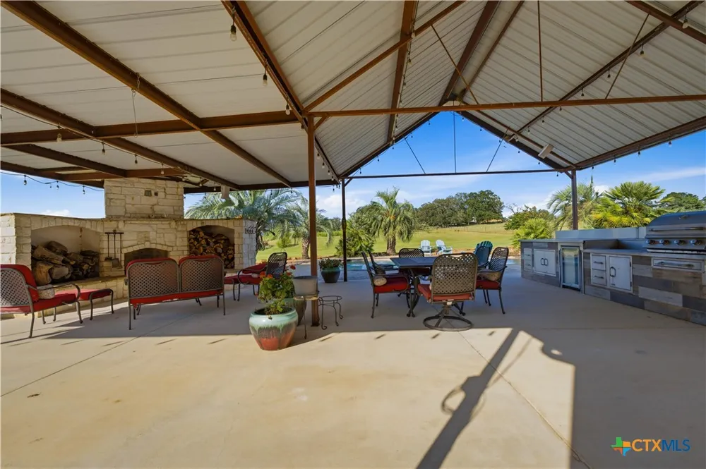 1413 Country Hills Drive La Vernia, TX 78121
