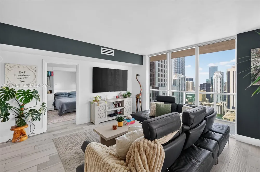 55 SE 6th St #3802 Miami, FL 33131