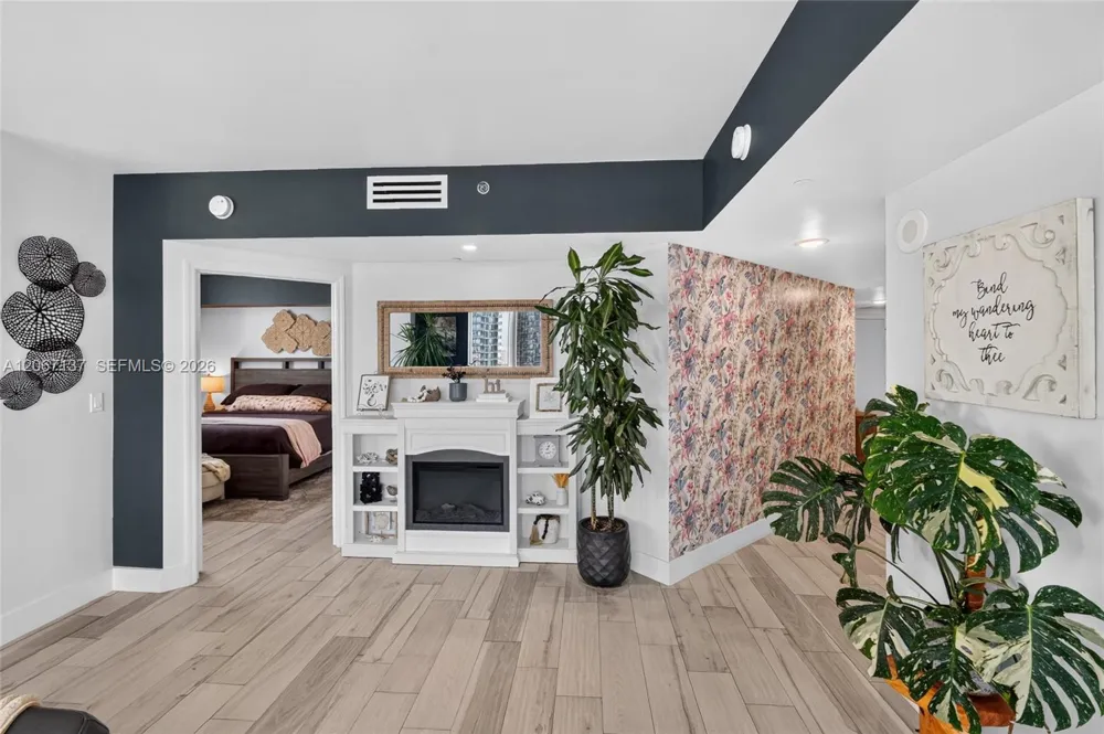 55 SE 6th St #3802 Miami, FL 33131