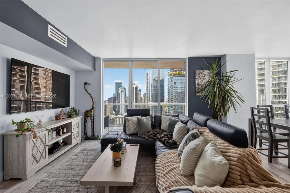 55 SE 6th St #3802 Miami, FL 33131
