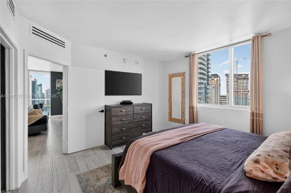 55 SE 6th St #3802 Miami, FL 33131