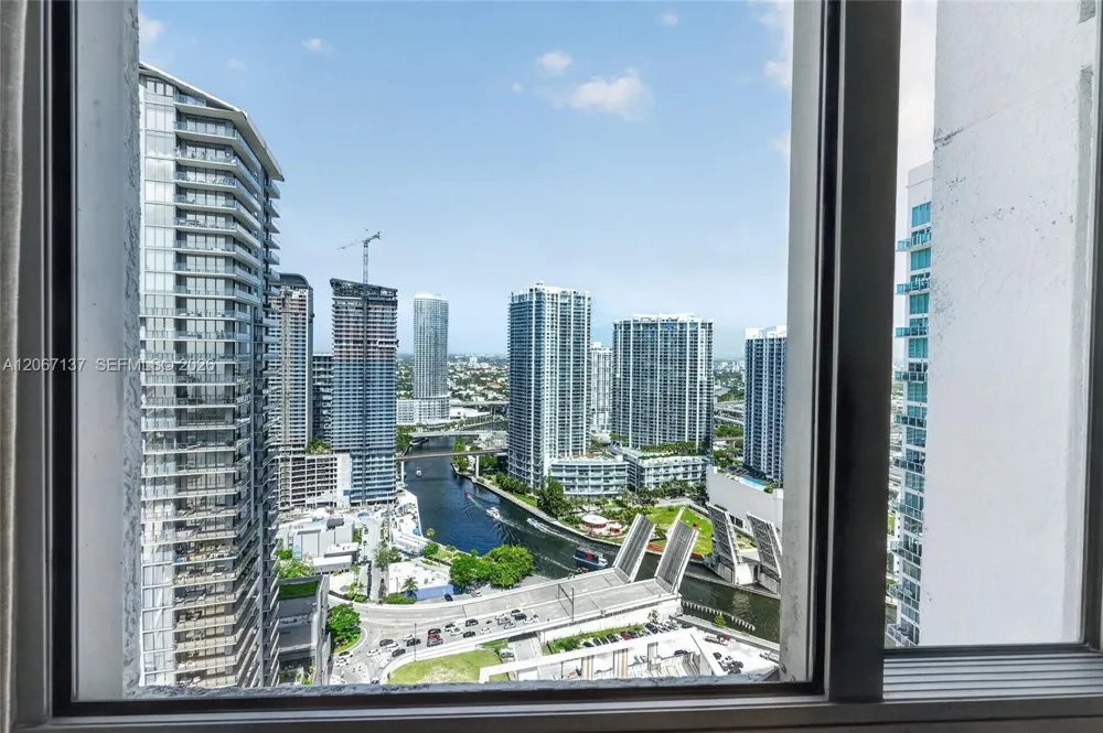 55 SE 6th St #3802 Miami, FL 33131