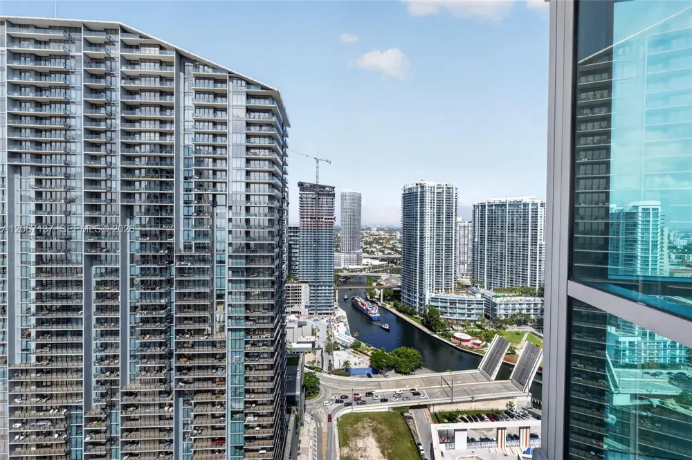 55 SE 6th St #3802 Miami, FL 33131