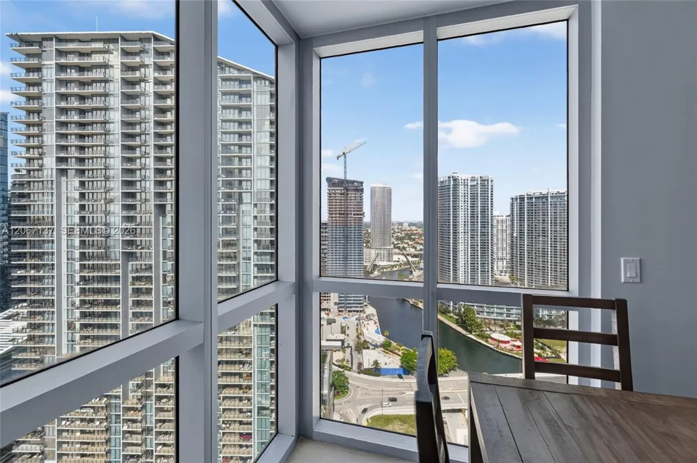 55 SE 6th St #3802 Miami, FL 33131