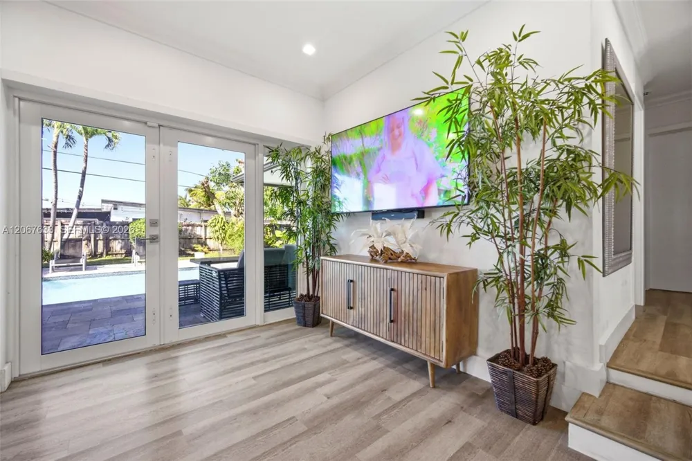 1871 NE 186th St North Miami Beach, FL 33179