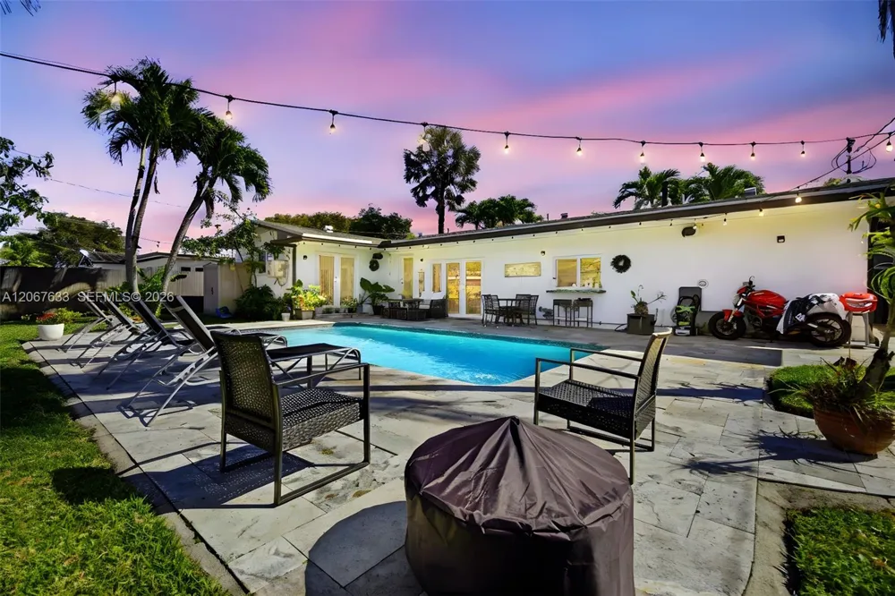 1871 NE 186th St North Miami Beach, FL 33179