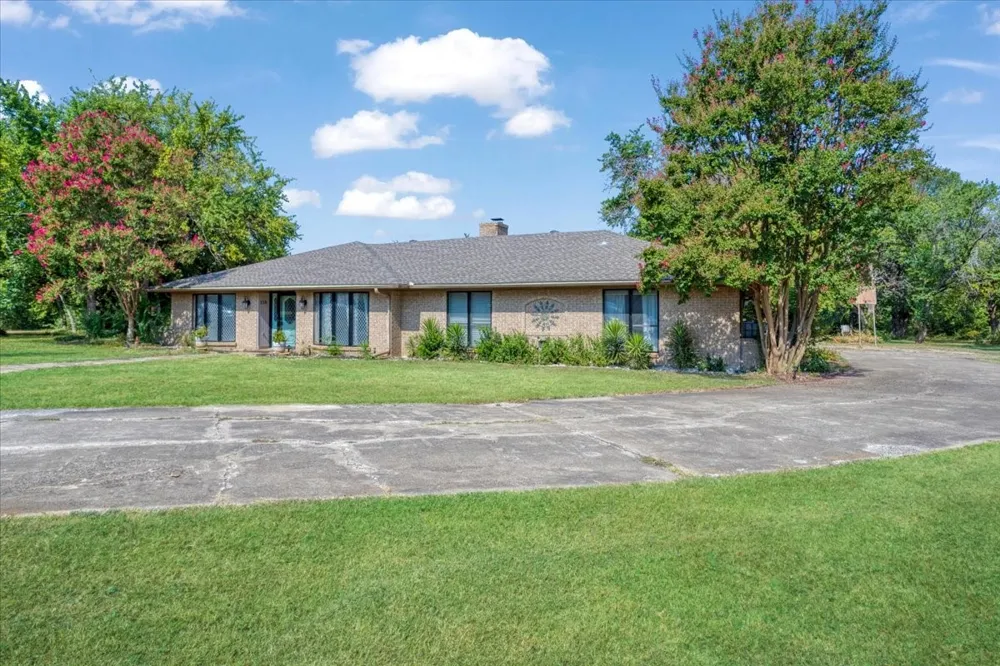 110 Bois D Arc Street Tom Bean, TX 75491