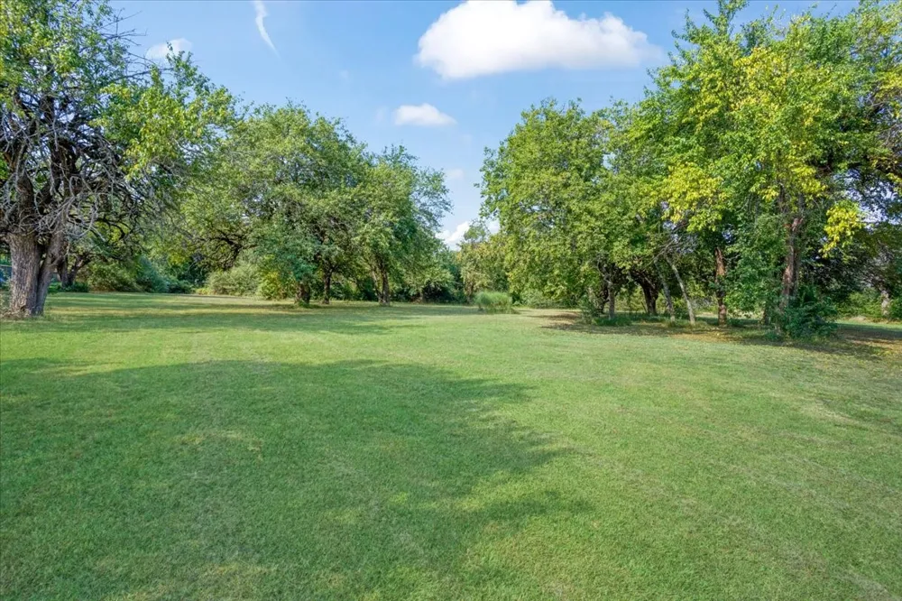 110 Bois D Arc Street Tom Bean, TX 75491