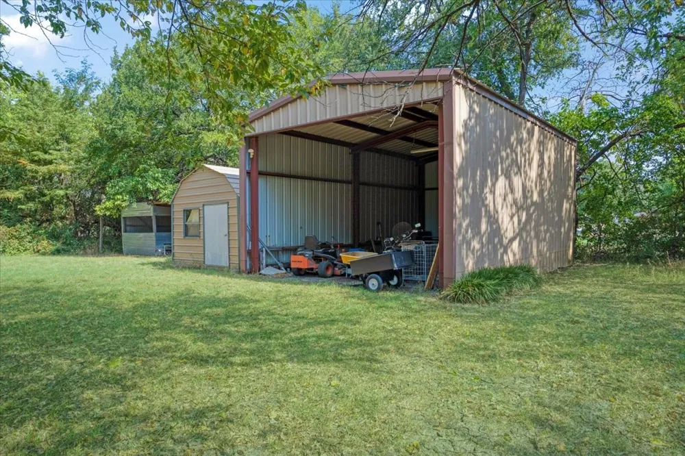 110 Bois D Arc Street Tom Bean, TX 75491