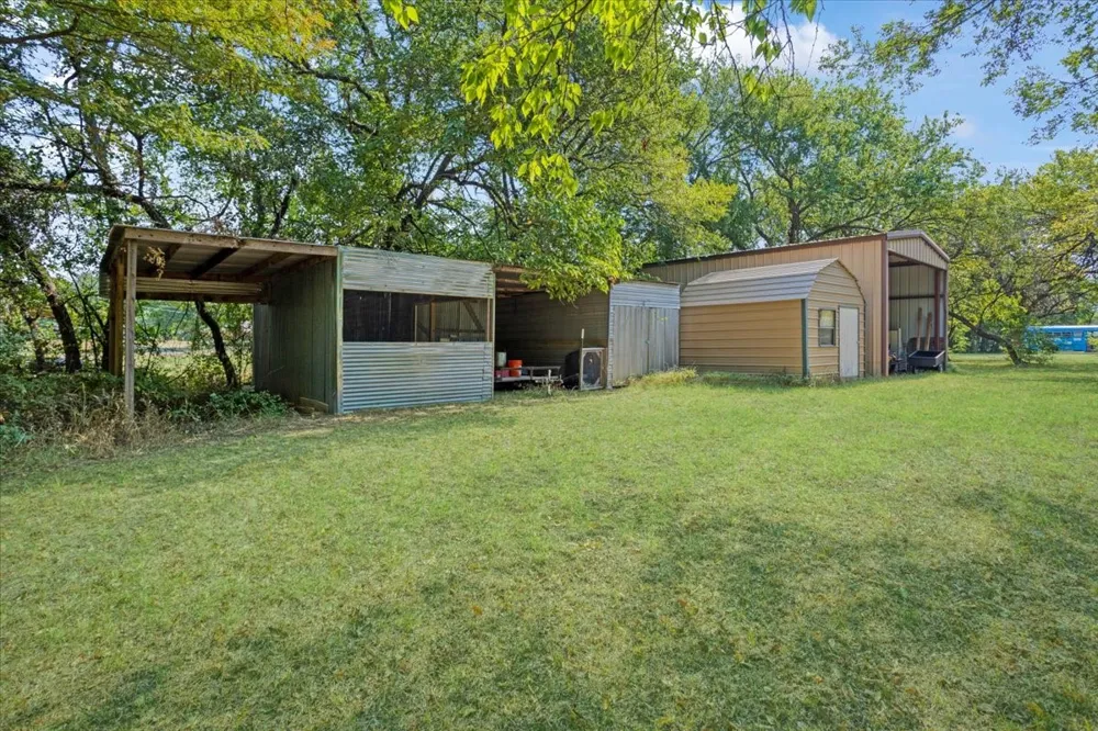 110 Bois D Arc Street Tom Bean, TX 75491