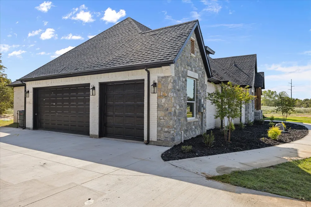 2057 Glenhollow Drive Weatherford, TX 76088