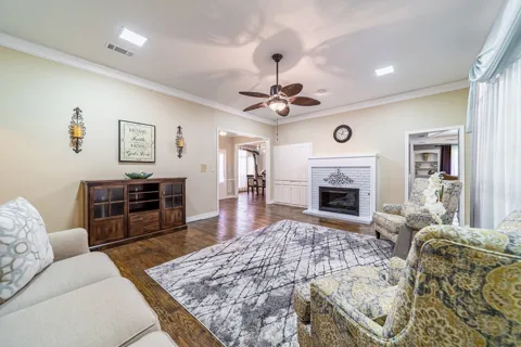 3305 Eisenhower Lane