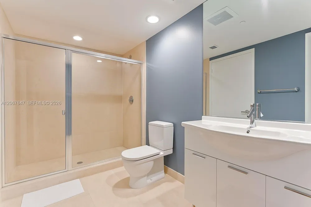 495 Brickell Ave #5104 Miami, FL 33131