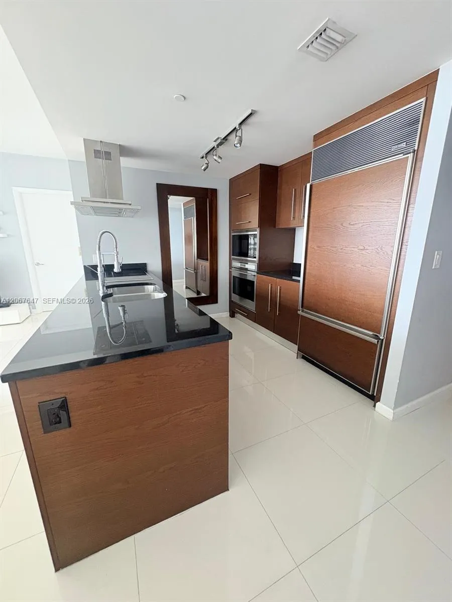 495 Brickell Ave #5104 Miami, FL 33131