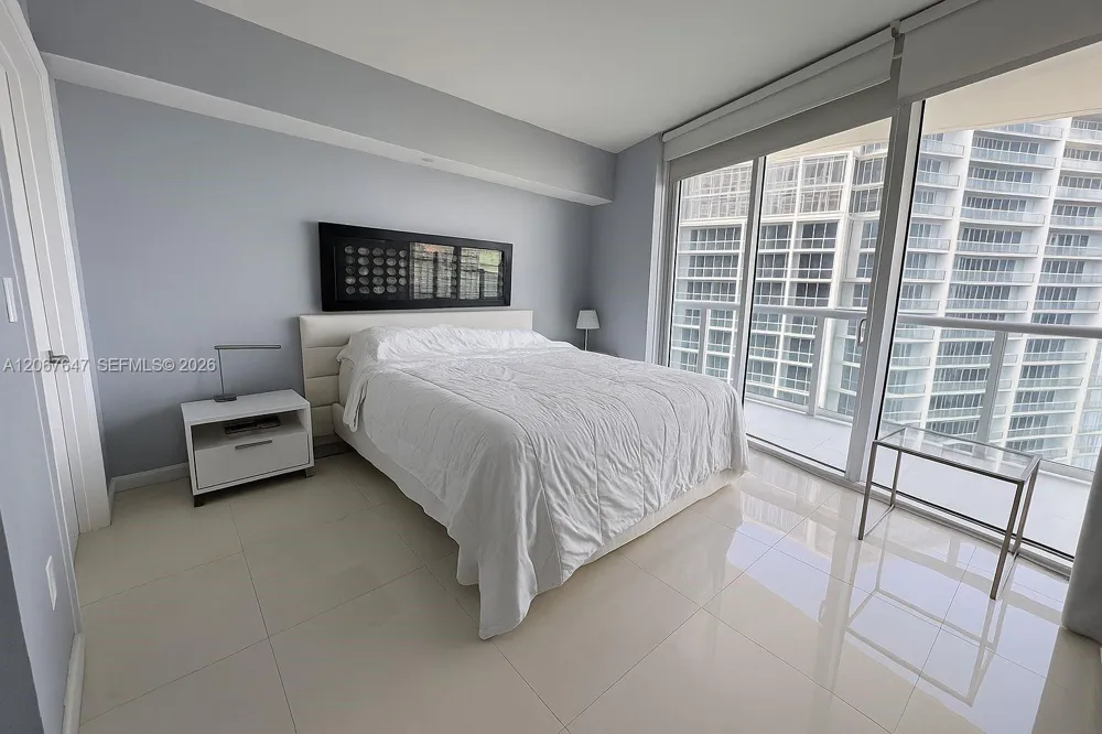 495 Brickell Ave #5104 Miami, FL 33131
