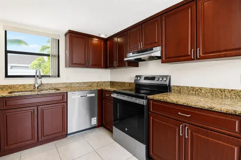 202 LAKEWOOD DRIVE #11B