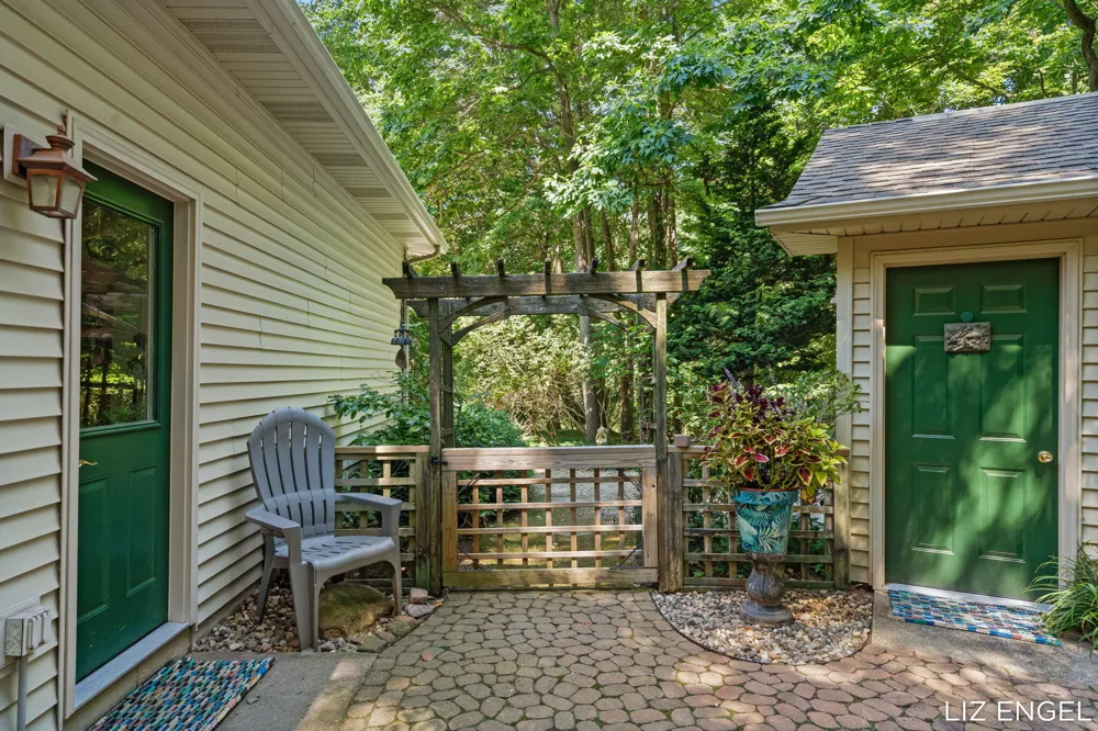6908 Shore Drive Saugatuck Township, MI 49408