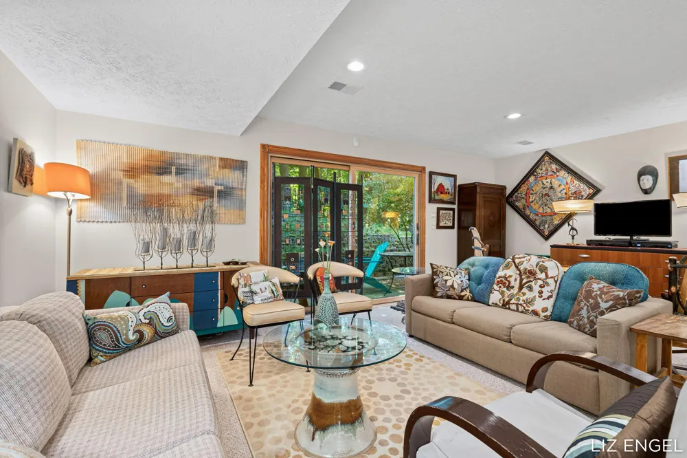 6908 Shore Drive Saugatuck Township, MI 49408