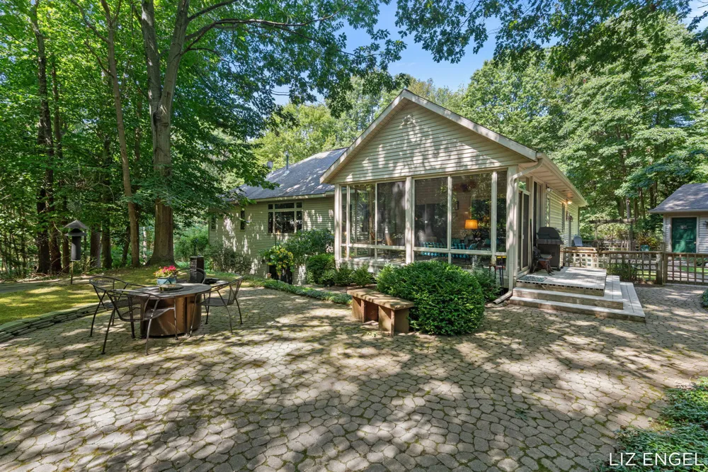 6908 Shore Drive Saugatuck Township, MI 49408