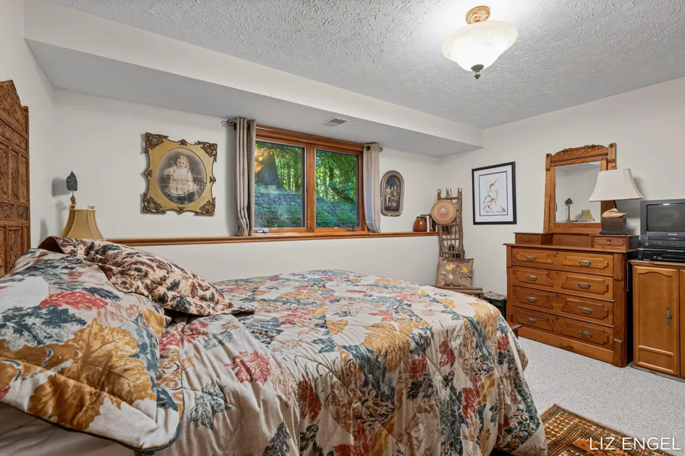 6908 Shore Drive Saugatuck Township, MI 49408