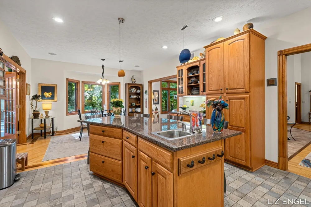 6908 Shore Drive Saugatuck Township, MI 49408
