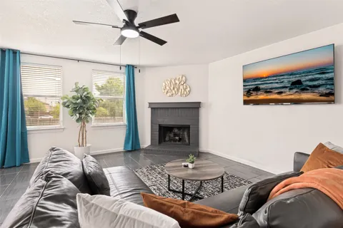 1513 Lone Star Court
