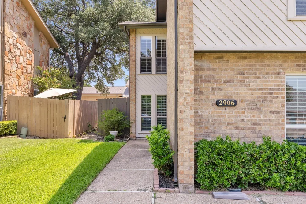 2906 Wayside Drive Bedford, TX 76021