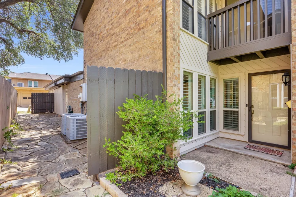 2906 Wayside Drive Bedford, TX 76021
