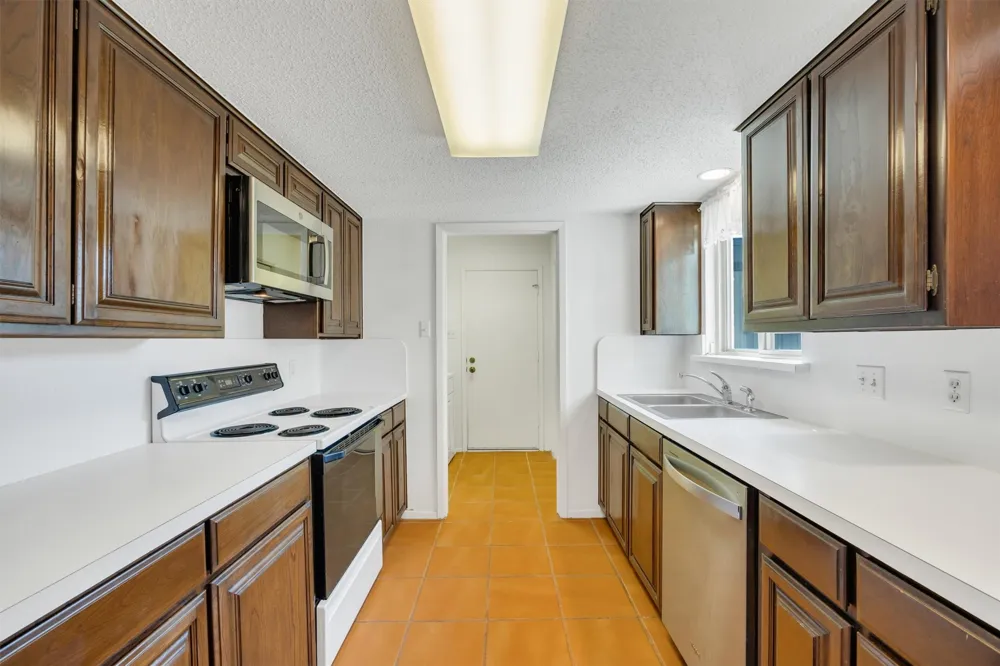 2906 Wayside Drive Bedford, TX 76021