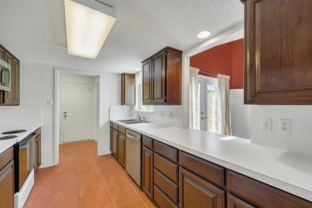 2906 Wayside Drive Bedford, TX 76021