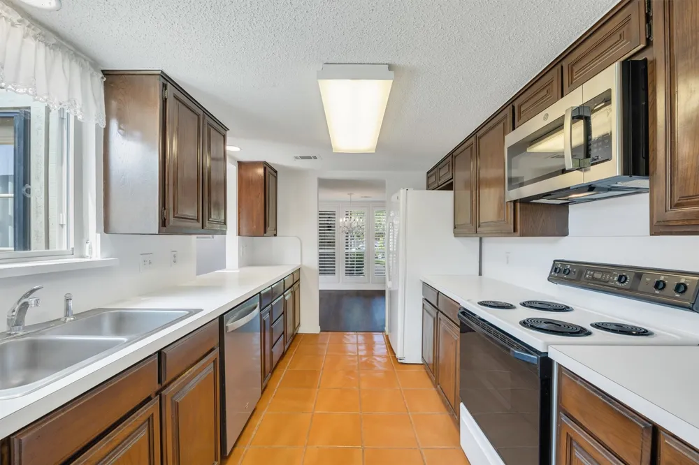 2906 Wayside Drive Bedford, TX 76021