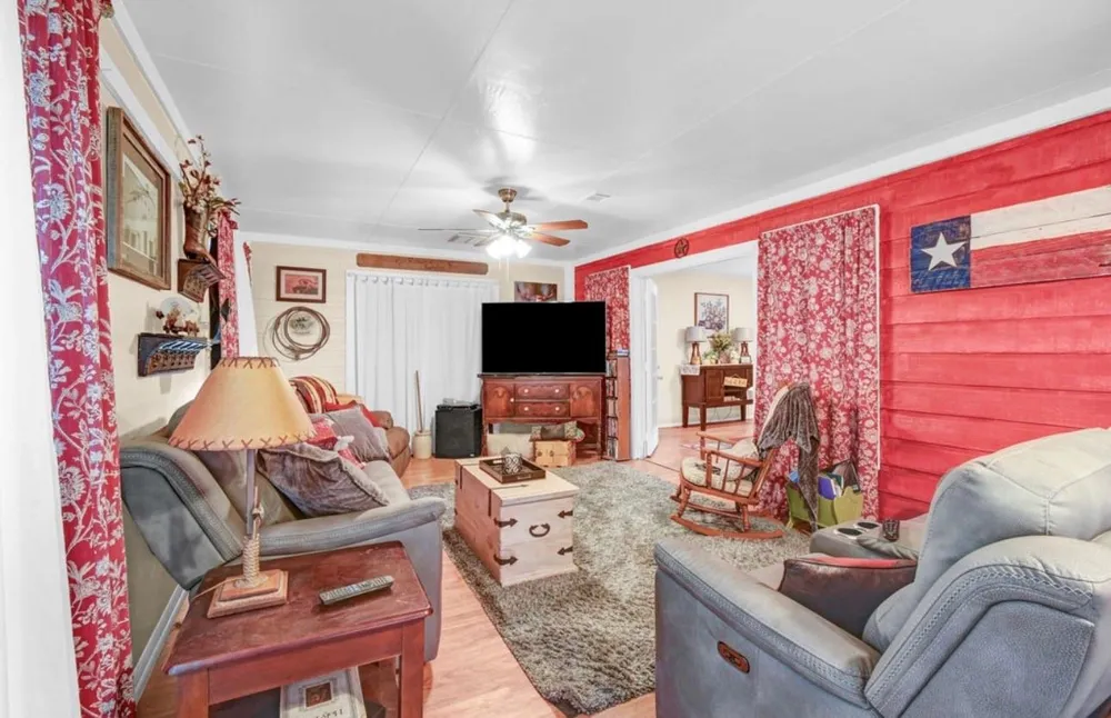 1226 Frontier Trail Angleton, TX 77515