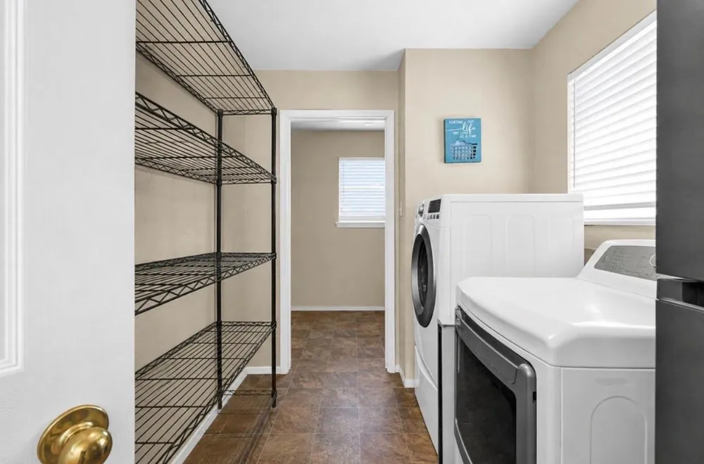 1226 Frontier Trail Angleton, TX 77515