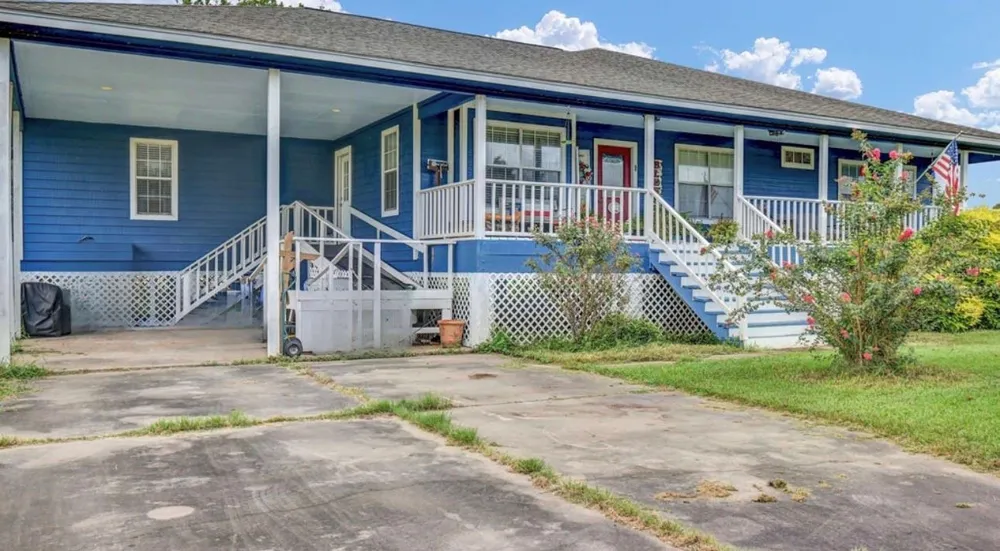1226 Frontier Trail Angleton, TX 77515
