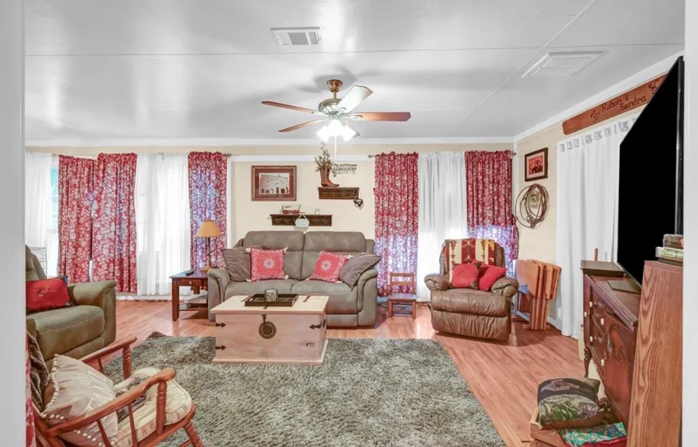 1226 Frontier Trail Angleton, TX 77515