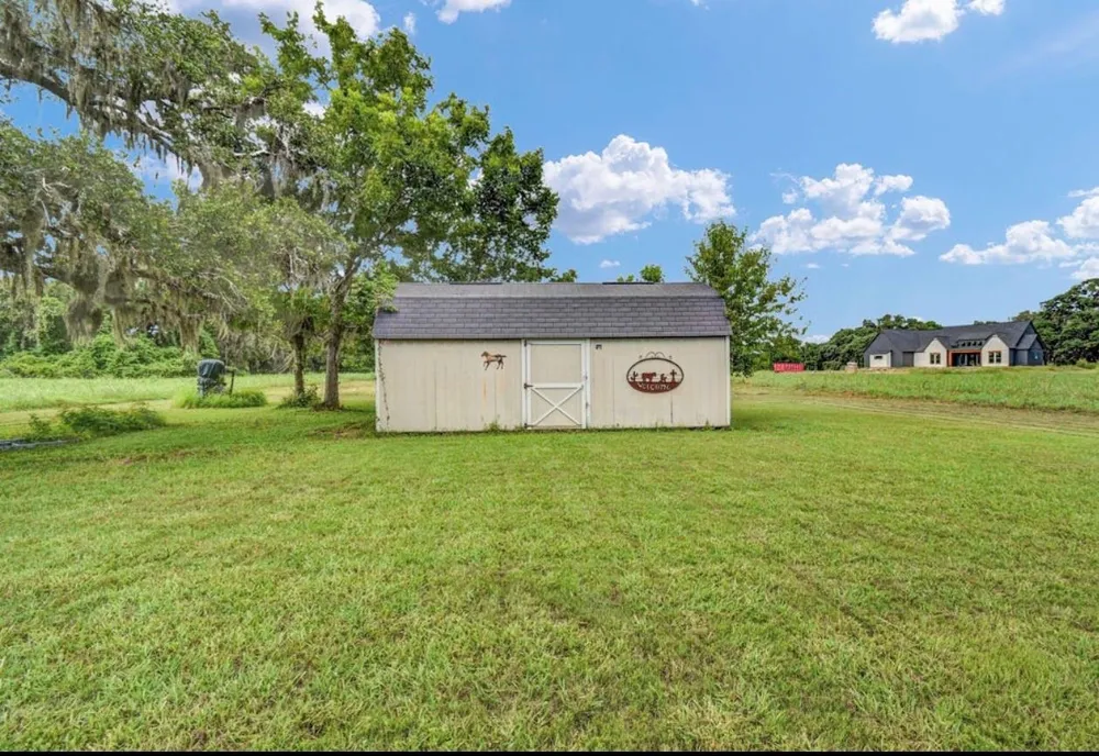 1226 Frontier Trail Angleton, TX 77515