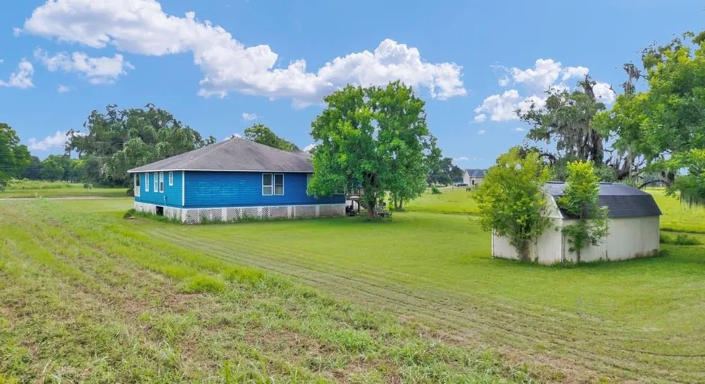 1226 Frontier Trail Angleton, TX 77515