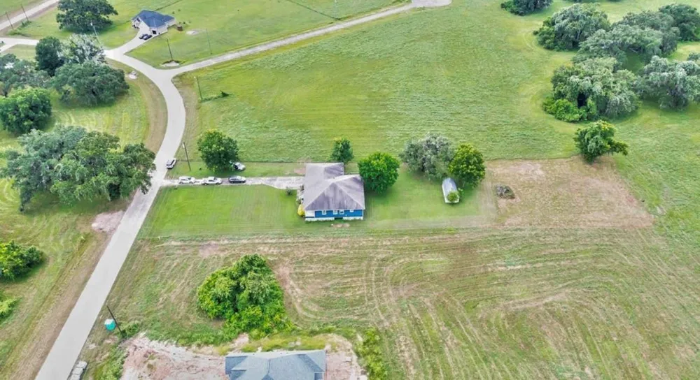 1226 Frontier Trail Angleton, TX 77515