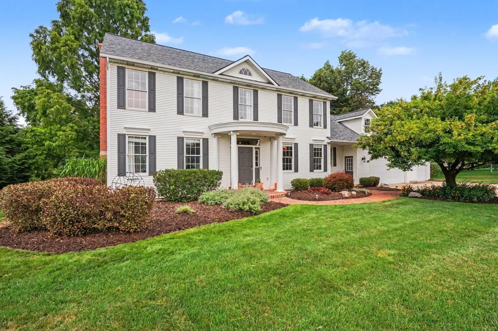 3587 Elk Court Zeeland, MI 49464