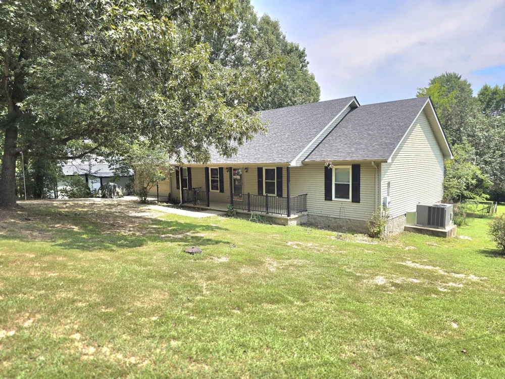 39 Bayshore Dr Cadiz, KY 42211