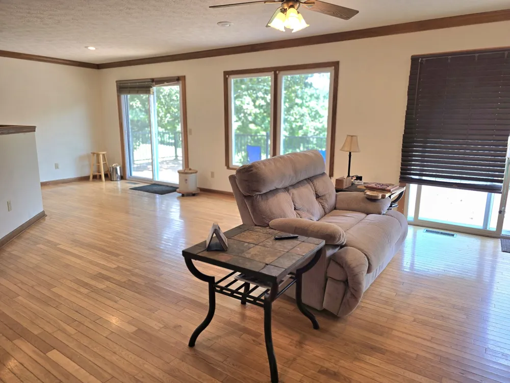 39 Bayshore Dr Cadiz, KY 42211