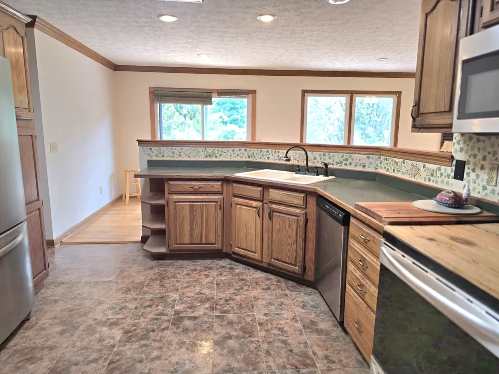 39 Bayshore Dr Cadiz, KY 42211