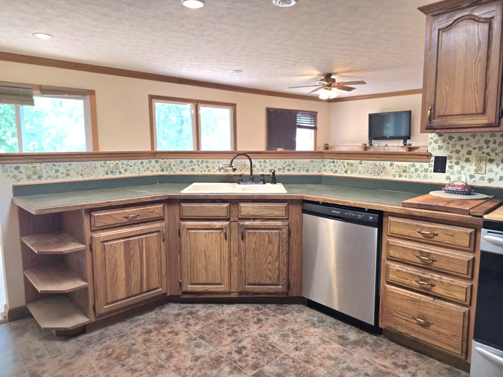 39 Bayshore Dr Cadiz, KY 42211