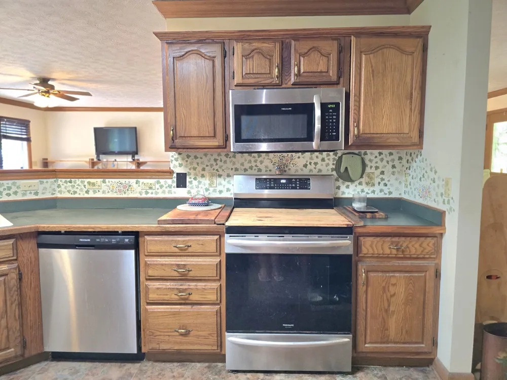 39 Bayshore Dr Cadiz, KY 42211