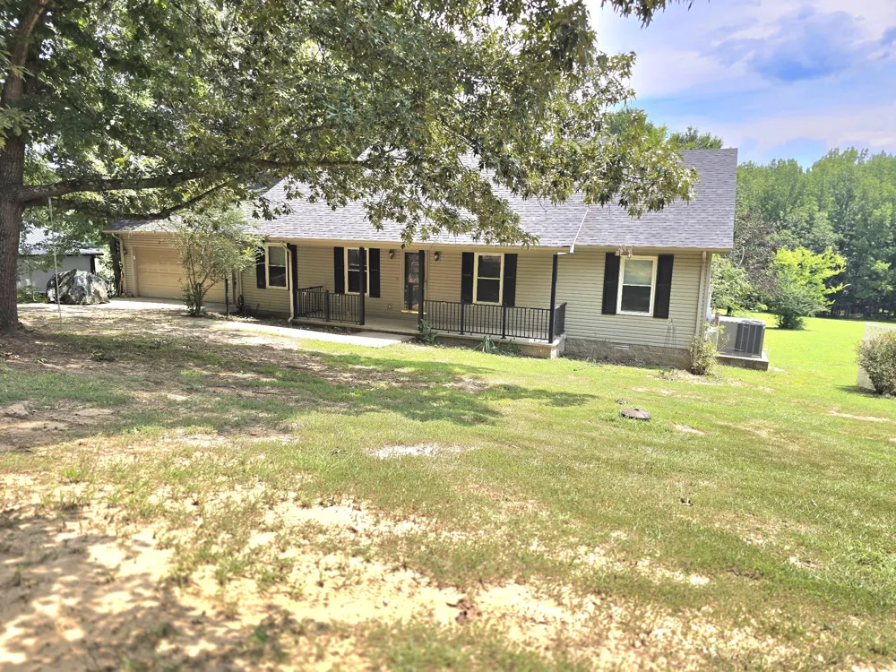 39 Bayshore Dr Cadiz, KY 42211